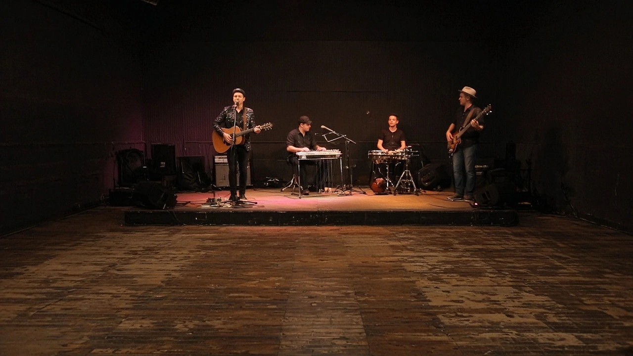 Robin Shakedown w/ Paisley Fields