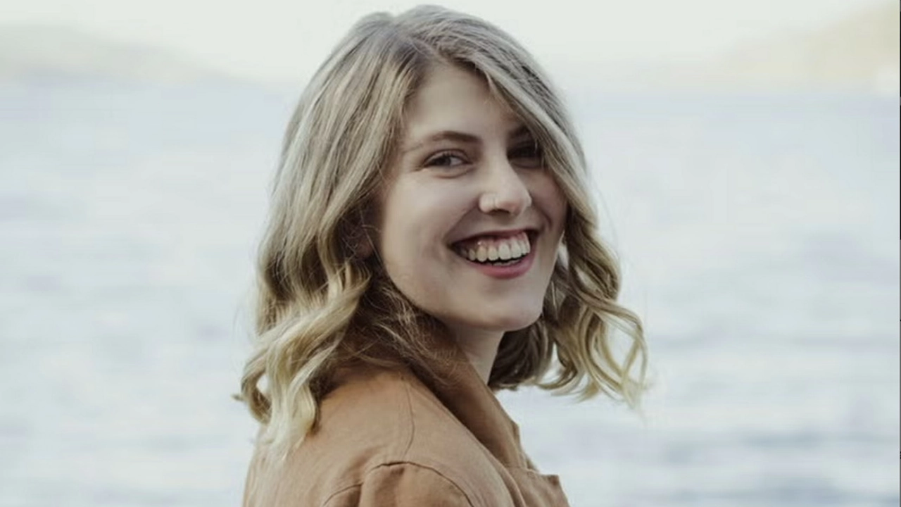 Lunchtime Looks with Sydney Bauer
